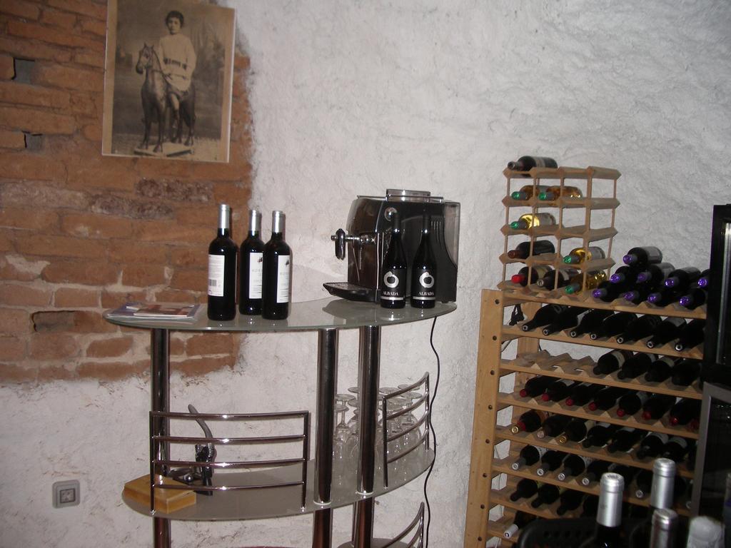 Apartamentos La Fonda Aninon Extérieur photo