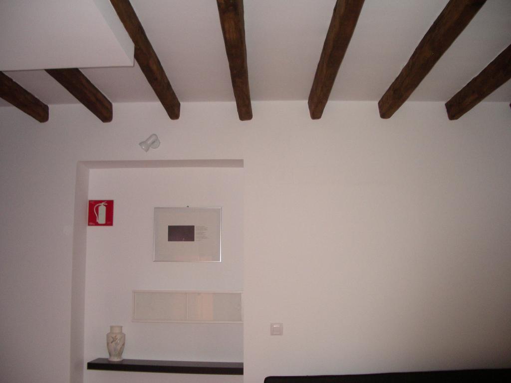Apartamentos La Fonda Aninon Chambre photo