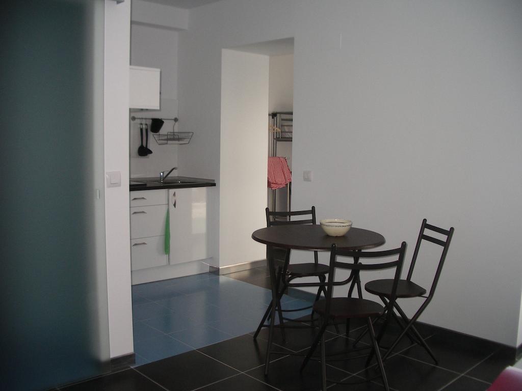 Apartamentos La Fonda Aninon Chambre photo