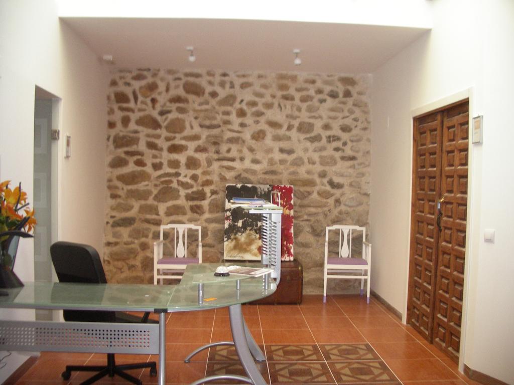 Apartamentos La Fonda Aninon Chambre photo
